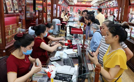 V&agrave;ng trong nước tăng gi&aacute; phi&ecirc;n cuối tuần