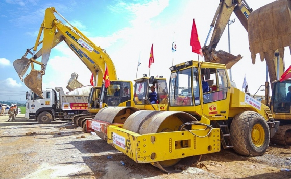 Bộ Giao th&ocirc;ng Vận tải giải ng&acirc;n tr&ecirc;n 2.200 tỉ đồng v&ocirc;́n đ&acirc;̀u tư c&ocirc;ng