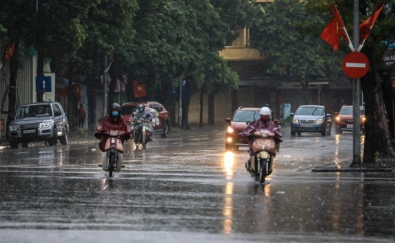 Bắc Bộ v&agrave; Bắc Trung Bộ c&oacute; mưa r&agrave;o, trời r&eacute;t đậm