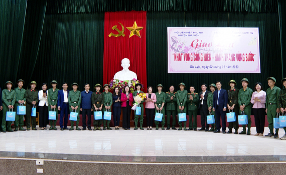 TP Ninh B&igrave;nh, Gia Viễn, Nho Quan gặp mặt t&acirc;n binh chuẩn bị l&ecirc;n đường nhập ngũ