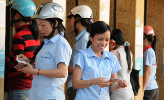Cần sớm c&ocirc;ng bố mức sống tối thiểu h&agrave;ng năm l&agrave;m căn cứ t&iacute;nh lương tối thiểu