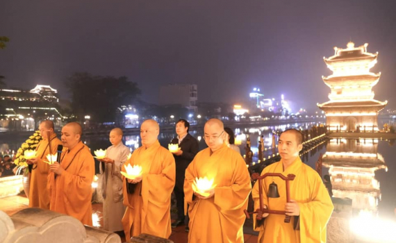Đ&ecirc;m hội hoa đăng cầu quốc th&aacute;i d&acirc;n an tại ch&ugrave;a Kỳ L&acirc;n