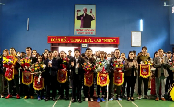 Khai mạc Giải cầu l&ocirc;ng truyền thống ng&agrave;nh Y tế năm 2023