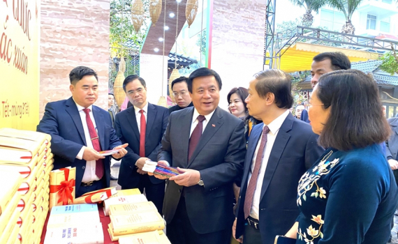 Ra mắt bộ s&aacute;ch thường thức ch&iacute;nh trị