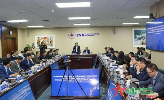 Bộ trưởng Bộ C&ocirc;ng Thương l&agrave;m việc về tăng gi&aacute; b&aacute;n lẻ điện