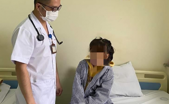 Thận trọng khi trẻ nhỏ mắc đ&aacute;i th&aacute;o đường