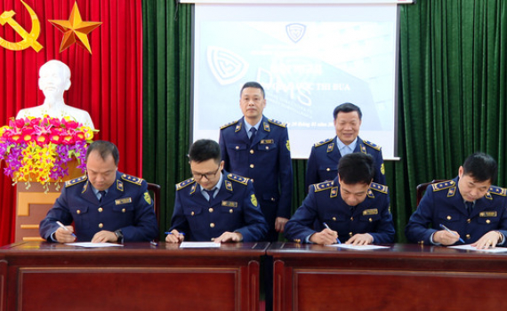 Cục Quản l&yacute; thị trường Ninh B&igrave;nh k&yacute; giao ước thi đua năm 2023