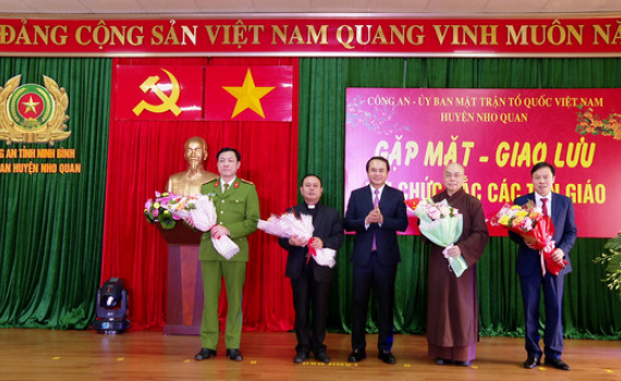 Nho Quan gặp mặt, giao lưu giữa C&ocirc;ng an, MTTQ với chức sắc c&aacute;c t&ocirc;n gi&aacute;o