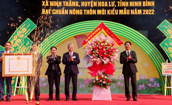 X&atilde; Ninh Thắng đ&oacute;n nhận Bằng đạt chuẩn n&ocirc;ng th&ocirc;n mới kiểu mẫu