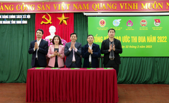 K&yacute; kết giao ước thi đua thực hiện ủy th&aacute;c t&iacute;n dụng ch&iacute;nh s&aacute;ch x&atilde; hội năm 2023