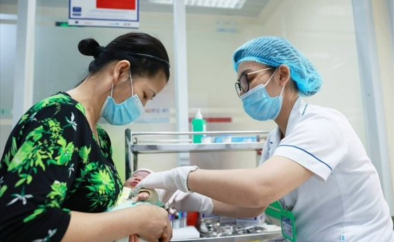 Tăng phụ cấp ưu đ&atilde;i theo nghề đối với vi&ecirc;n chức y tế dự ph&ograve;ng, y tế cơ sở