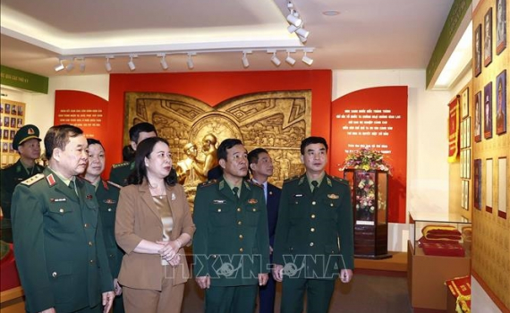 Quyền Chủ tịch nước V&otilde; Thị &Aacute;nh Xu&acirc;n thăm, l&agrave;m việc tại Học viện Bi&ecirc;n ph&ograve;ng