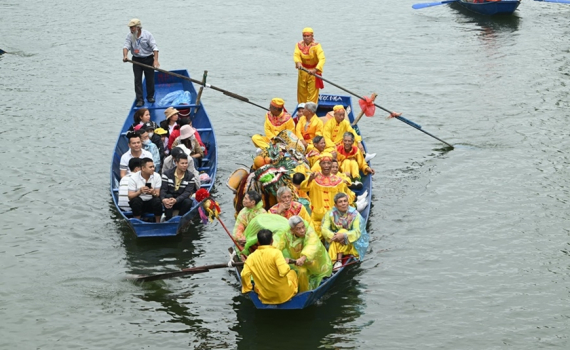 M&ugrave;a du xu&acirc;n, lễ hội kh&ocirc;ng &ldquo;chặt ch&eacute;m&rdquo;