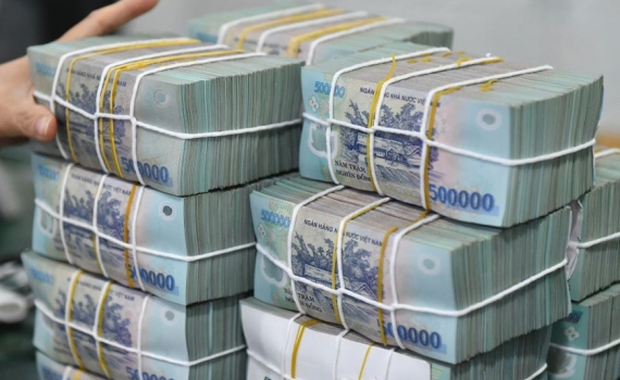 Tiền gửi v&agrave;o ng&acirc;n h&agrave;ng đạt kỷ lục