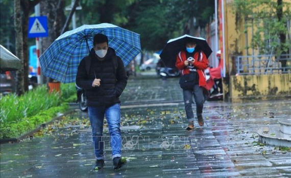 Thời tiết h&ocirc;m nay (23-2): Kh&ocirc;ng kh&iacute; lạnh tr&agrave;n về, Bắc Bộ mưa r&eacute;t