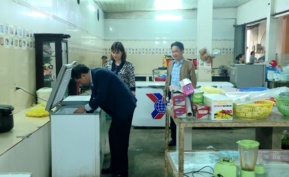 Hoa Lư: Đảm bảo an to&agrave;n thực phẩm tại c&aacute;c nh&agrave; h&agrave;ng, qu&aacute;n ăn