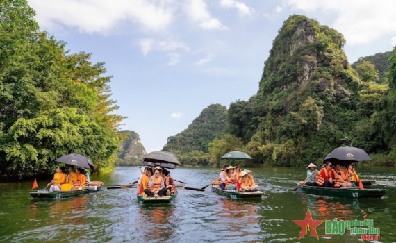 Ninh B&igrave;nh kết hợp h&agrave;i h&ograve;a giữa ph&aacute;t triển kinh tế v&agrave; du lịch di sản