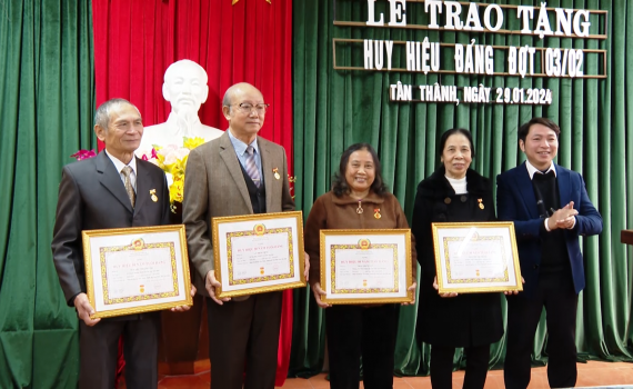 Tự h&agrave;o v&agrave; tr&aacute;ch nhiệm trong c&ocirc;ng t&aacute;c x&acirc;y dựng Đảng