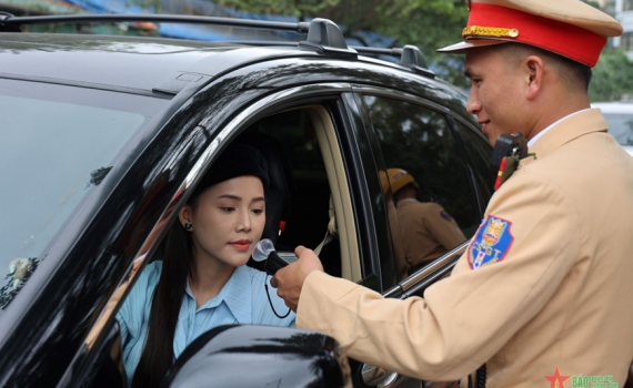 Bộ C&ocirc;ng an n&oacute;i g&igrave; về quy định cấm tuyệt đối người c&oacute; nồng độ cồn l&aacute;i xe?