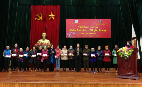 Chương tr&igrave;nh "Xu&acirc;n đo&agrave;n kết - Tết y&ecirc;u thương" tại huyện Hoa Lư