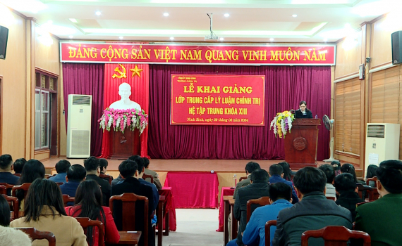 Khai giảng lớp Trung cấp l&yacute; luận ch&iacute;nh trị hệ tập trung kh&oacute;a 13