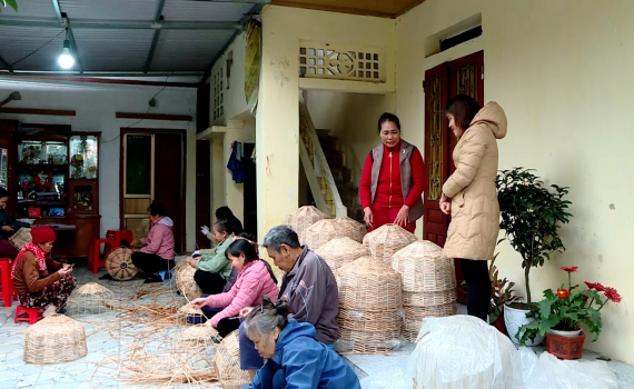 Phụ nữ Gia Viễn gi&uacute;p nhau ph&aacute;t triển kinh tế