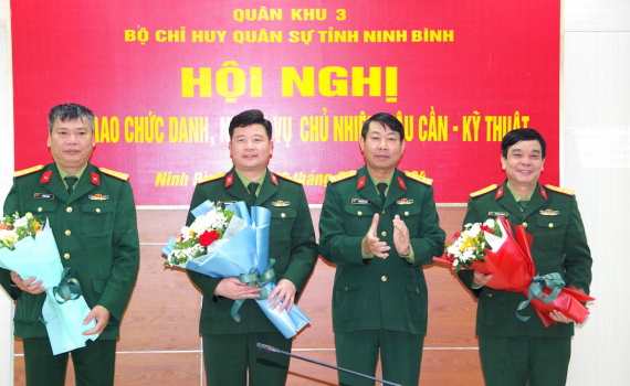 B&agrave;n giao chức danh Chủ nhiệm Hậu cần, Kỹ thuật Bộ Chỉ huy Qu&acirc;n sự tỉnh