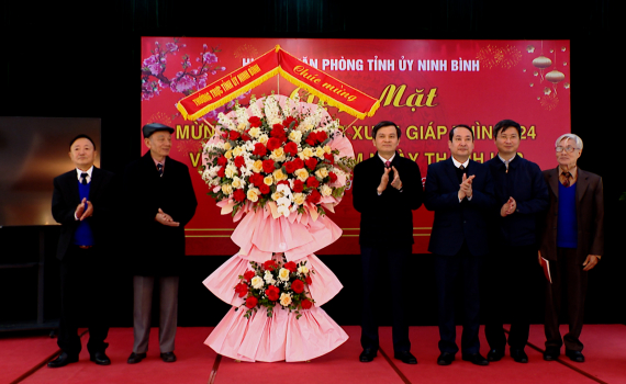 Ban Li&ecirc;n lạc hưu tr&iacute; Văn ph&ograve;ng Tỉnh ủy gặp mặt mừng Đảng, mừng Xu&acirc;n Gi&aacute;p Th&igrave;n v&agrave; kỷ niệm 30 năm ng&agrave;y th&agrave;nh lập 