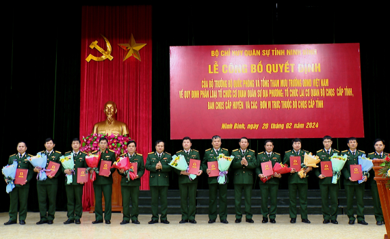 C&ocirc;ng bố Quyết định tổ chức lại cơ quan Bộ CHQS tỉnh v&agrave; c&aacute;c đơn vị trực thuộc