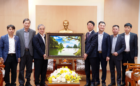 Hiệp hội Doanh nghiệp th&agrave;nh phố Hồ Ch&iacute; Minh thăm, l&agrave;m việc tại Ninh B&igrave;nh