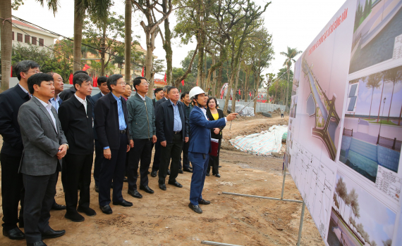 Đồng ch&iacute; B&iacute; thư Tỉnh ủy kiểm tra, động vi&ecirc;n sản xuất đầu Xu&acirc;n Gi&aacute;p Th&igrave;n 2024