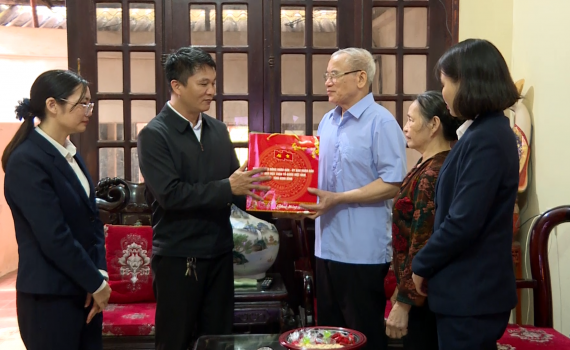 Ninh B&igrave;nh mở rộng đối tượng gia đ&igrave;nh ch&iacute;nh s&aacute;ch được tặng qu&agrave; dịp Tết Nguy&ecirc;n đ&aacute;n