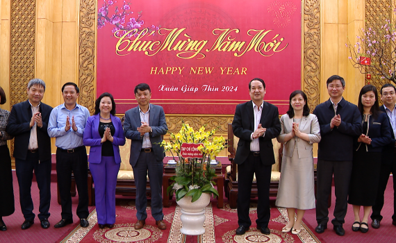 Tạp ch&iacute; Cộng sản thăm, ch&uacute;c Tết Đảng bộ, ch&iacute;nh quyền v&agrave; nh&acirc;n d&acirc;n tỉnh Ninh B&igrave;nh