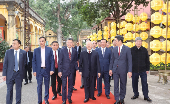 Tổng B&iacute; thư Nguyễn Ph&uacute; Trọng d&acirc;ng hương tại Ho&agrave;ng Th&agrave;nh Thăng Long