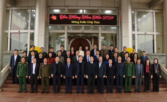 C&aacute;c đo&agrave;n đại biểu ch&uacute;c mừng Tỉnh ủy nh&acirc;n dịp Kỷ niệm 94 năm ng&agrave;y th&agrave;nh lập Đảng Cộng sản Việt Nam
