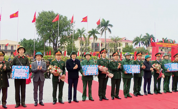 Ninh B&igrave;nh tưng bừng ng&agrave;y hội giao nhận qu&acirc;n năm 2024