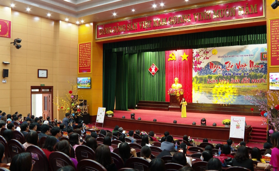 Sở Gi&aacute;o dục v&agrave; Đ&agrave;o tạo Ninh B&igrave;nh tổ chức ng&agrave;y thơ Việt Nam lần thứ 22