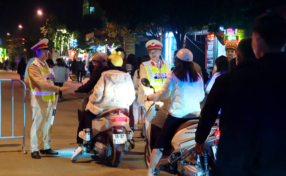 Trật tự ATGT trong đ&ecirc;m Giao thừa tại Ninh B&igrave;nh được đảm bảo