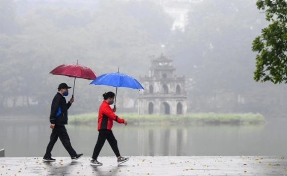 Thời tiết h&ocirc;m nay (20-2): Miền Bắc duy tr&igrave; mưa ph&ugrave;n, sương m&ugrave;, trời r&eacute;t