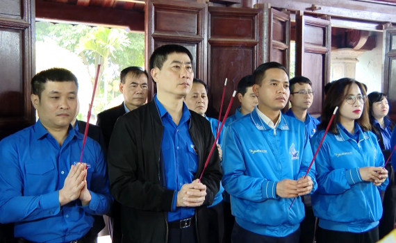 Tỉnh đo&agrave;n d&acirc;ng hương nh&acirc;n kỷ niệm Ng&agrave;y th&agrave;nh lập Đảng Cộng sản Việt Nam