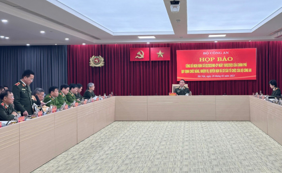 Bộ C&ocirc;ng an tiếp nhận 5 nh&oacute;m nhiệm vụ từ c&aacute;c bộ, ng&agrave;nh, C&ocirc;ng an địa phương giảm 5.916 đội thuộc cấp huyện