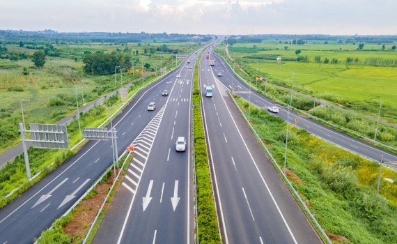 Bổ sung nguồn lực để ph&aacute;t triển mạng lưới cao tốc