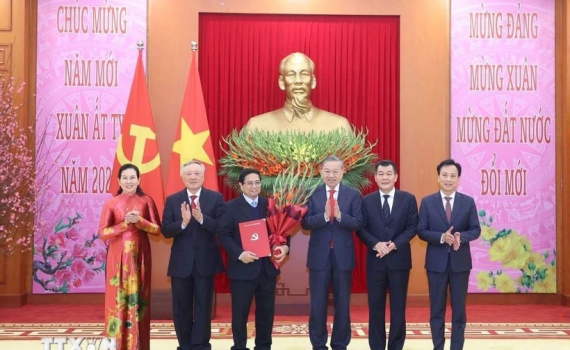 Tinh gọn bộ m&aacute;y: Sắp xếp tổ chức, bố tr&iacute; nh&acirc;n sự bảo đảm đồng bộ trong cả hệ thống ch&iacute;nh trị