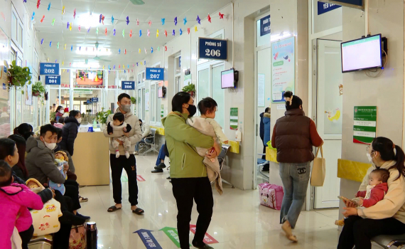 Bảo vệ sức khỏe trẻ em trong thời tiết r&eacute;t đậm