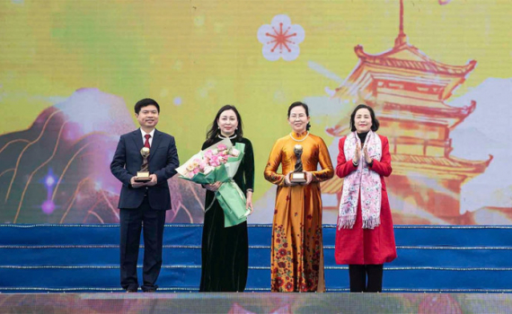 Ph&oacute; Chủ tịch Quốc hội Nguyễn Thị Thanh dự lễ khai hội Xu&acirc;n Tam Ch&uacute;c