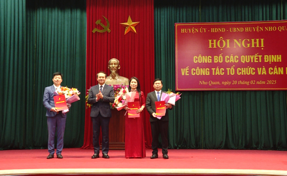 Nho Quan c&ocirc;ng bố c&aacute;c Quyết định về c&ocirc;ng t&aacute;c tổ chức v&agrave; c&aacute;n bộ