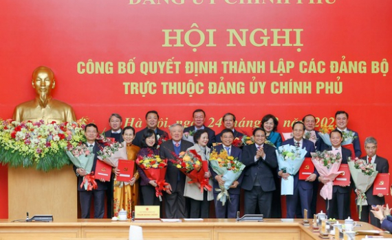 Thủ tướng trao Quyết định th&agrave;nh lập 15 đảng bộ trực thuộc Đảng uỷ Ch&iacute;nh phủ
