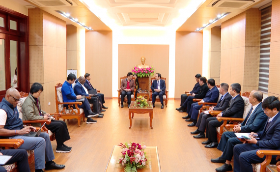 Đồng ch&iacute; Chủ tịch UBND tỉnh Phạm Quang Ngọc tiếp x&atilde; giao Đo&agrave;n c&ocirc;ng t&aacute;c của Tổ chức FAO