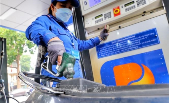Từ chiều nay (13-2), gi&aacute; xăng dầu đồng loạt tăng