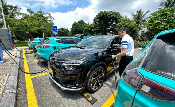 Miễn 100% ph&iacute; trước bạ với &ocirc; t&ocirc; điện để th&uacute;c đẩy chuyển đổi xanh